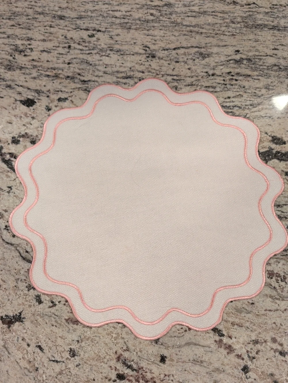 Scalloped Edge Pink Accent Round Placemats - Set of 12